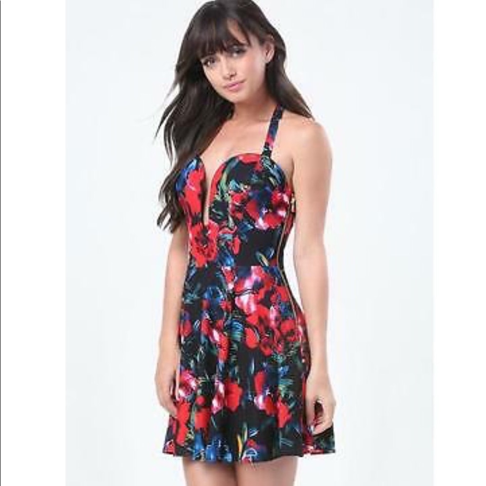 BEBE Printed halter X cross dress.